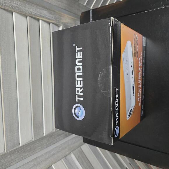 4-Port USB KVM Switch Kit with Audio | TRENDnet - Picture 2 of 7